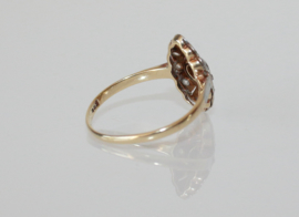 Art Deco gouden ring met oudslijpsel diamant en roosdiamanten ca. 1910