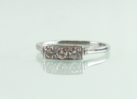 Vintage witgouden ring rijring met drie briljanten