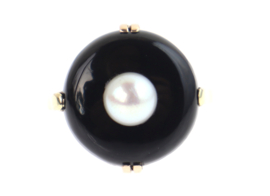 Antieke Art Deco gouden ring met onyx en parel.