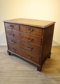 Antieke Engelse commode, 18e eeuw