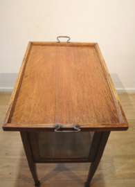 Antiek theekastje met dienblad