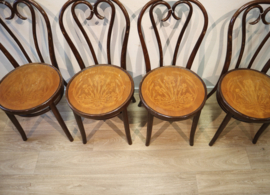 Set van vier caféstoelen