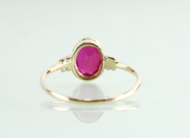 Antieke gouden ring met robijn