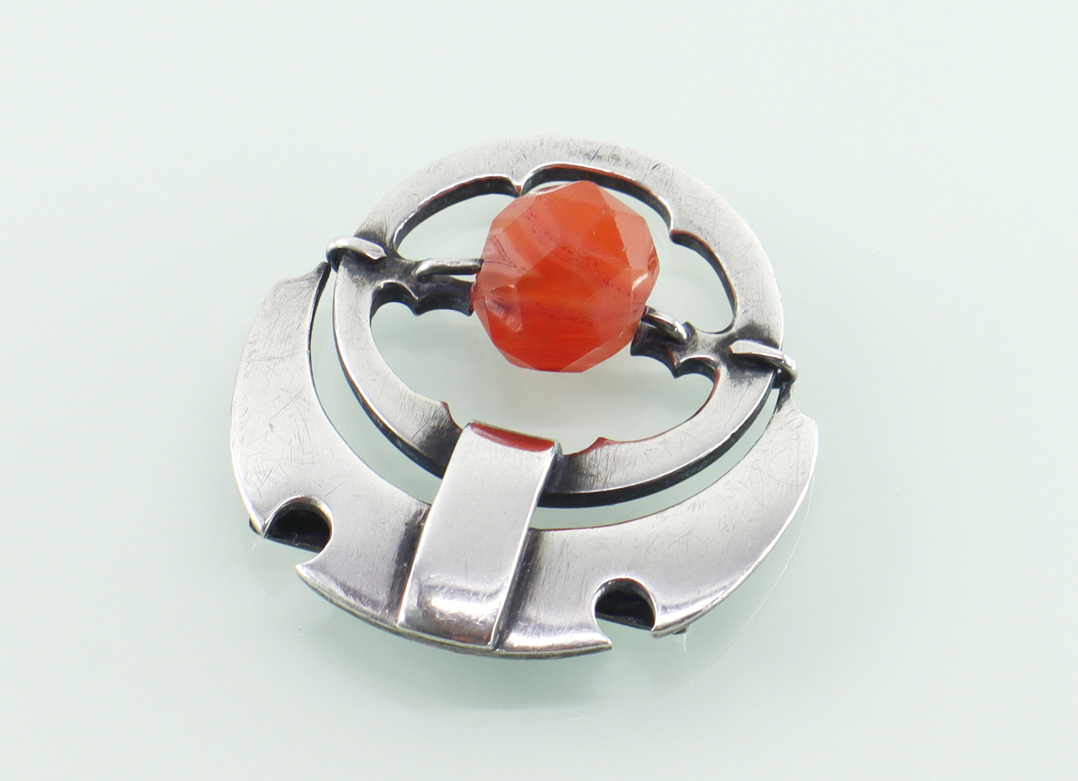 Art Deco zilveren hanger met carneool