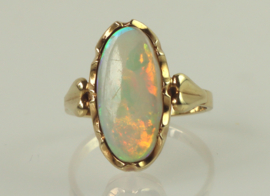 Vintage 14 gouden ring met prachtige grote opaal