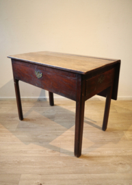 Antiek tekentafeltje, sidetable