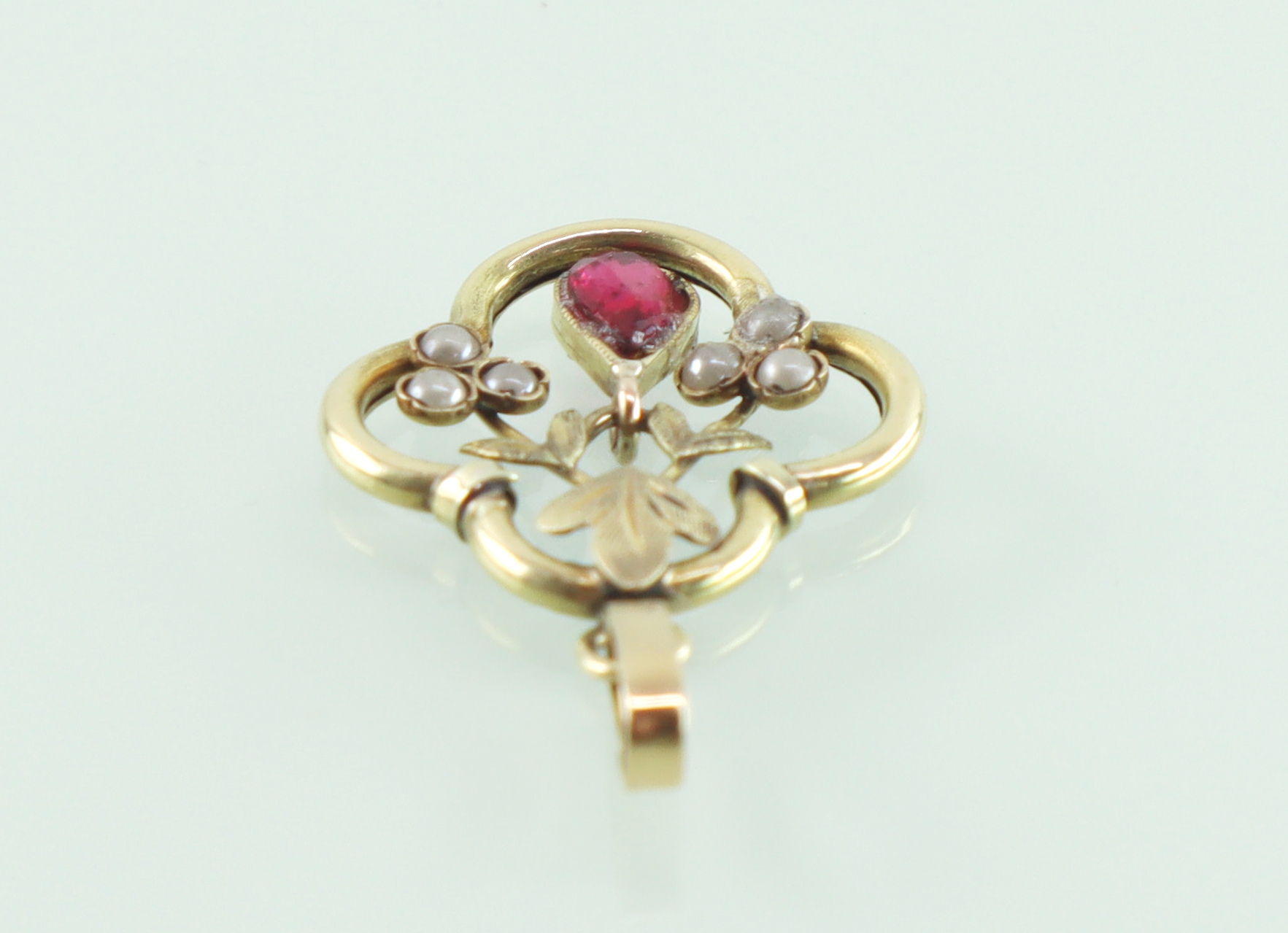 Jugendstil gouden hangertje robijn en parels