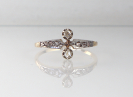 Antieke gouden ring met roosdiamanten