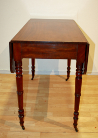 Antieke Pembroketafel