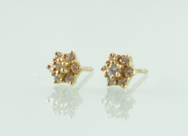 Gouden oorknoppen diamanten bloem