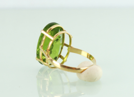 18 karaat gouden ring met grote 10 ct. peridot