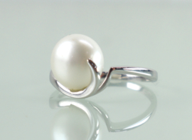 Vintage witgouden ring met bouton parel