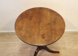 Antieke Engelse tilttop tafel