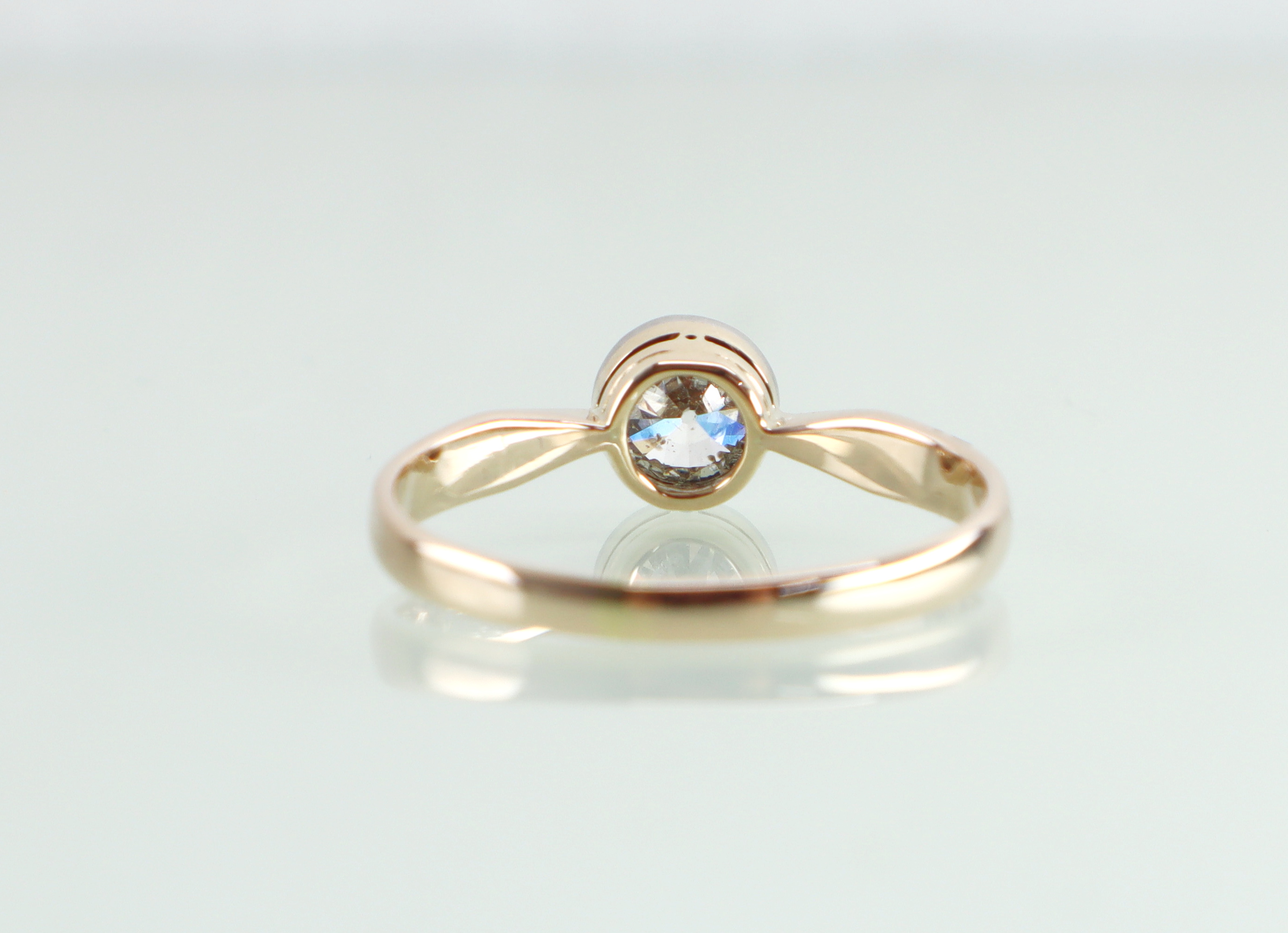 Antieke gouden ring oud slijpsel diamant 0,8 ct