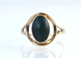 Gouden ring met cabochon malachiet