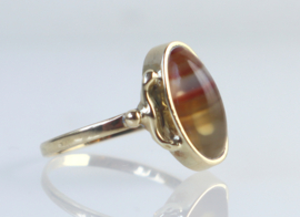 Vintage gouden ring met streepagaat