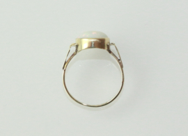 Nederlandse vintage gouden ring met grote opaal