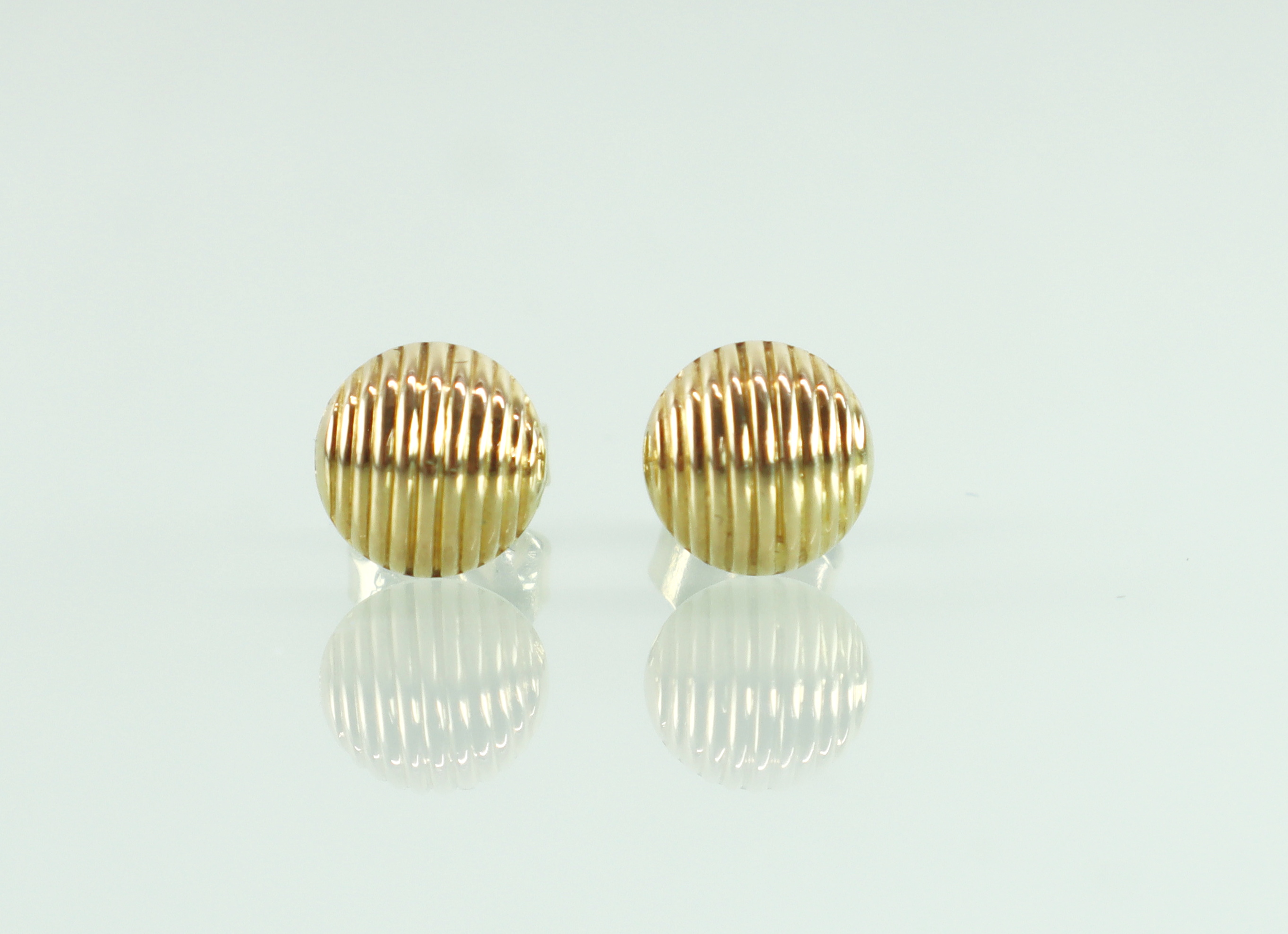 Gouden oorknoppen ribbels 18 karaat