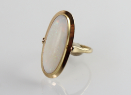 Vintage gouden ring met mooie grote opaal