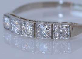 Witgouden Art Deco ring met vijf oudslijpsel diamanten