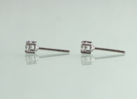 Witgouden solitair oorknoppen 18 karaat met diamant