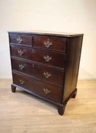 Antieke Engelse commode, 18e eeuw