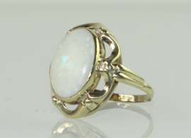 Vintage gouden ring met opaal