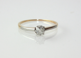 Antieke gouden solitairring met oudslijpsel diamant