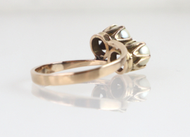 Antieke roségouden ring met twee parels in kroonzetting
