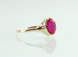 Antieke gouden ring met robijn