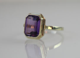 Gouden ring met amethist