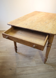 Antiek grenen tafel