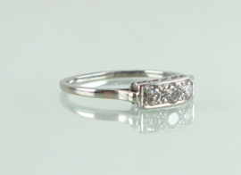 Vintage witgouden ring rijring met drie briljanten