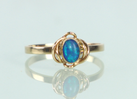 Gouden ring met prachtige blauwe opaal