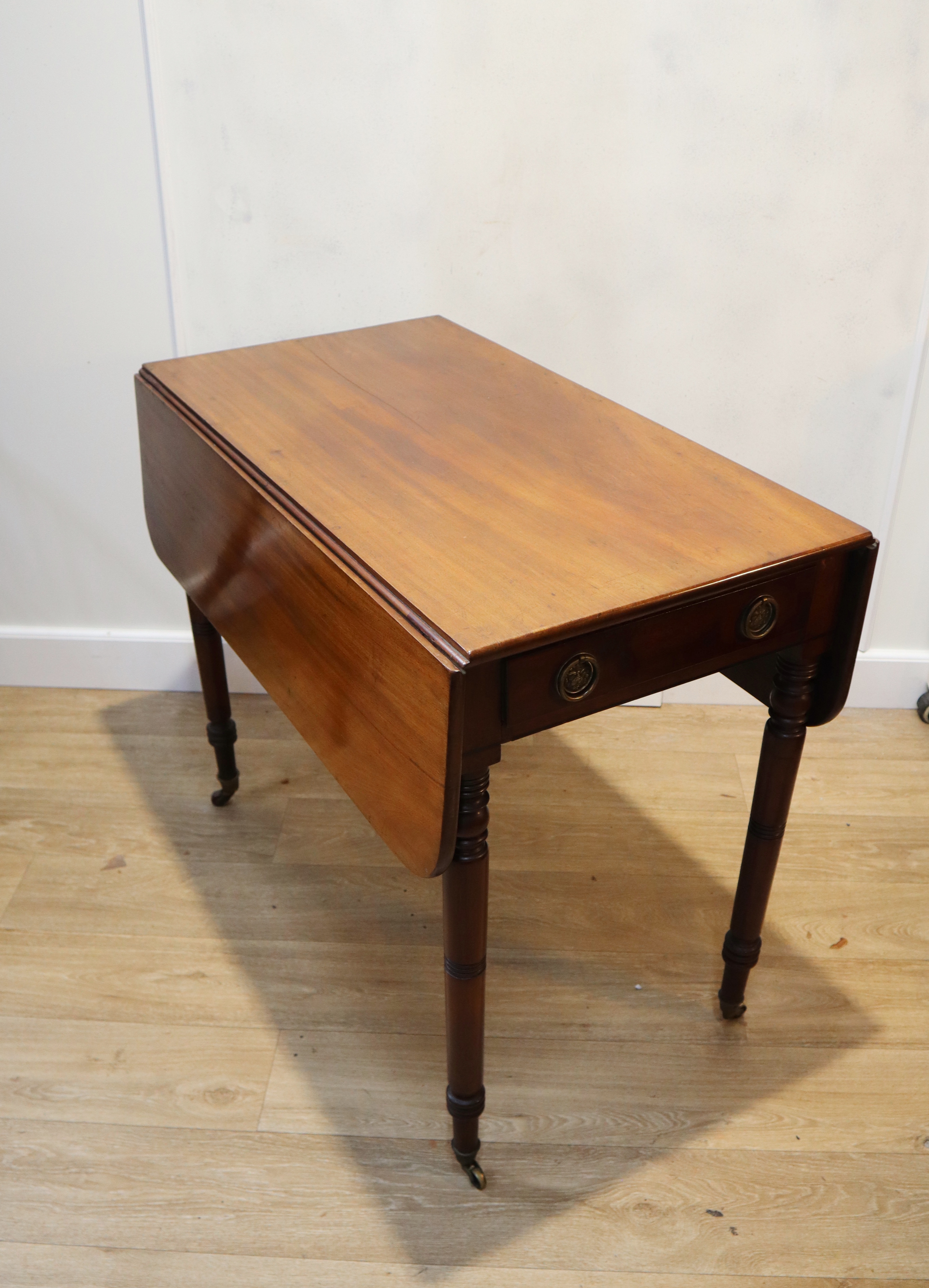 Antieke Engelse Pembroketafel, sidetable.