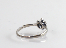 Witgouden ring met diamant in de vorm van een bloem
