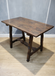 Antieke Spaanse tafel