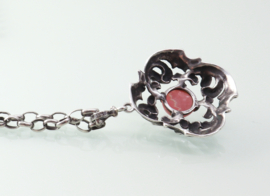 Zilveren hanger rhodochrosiet aan jasseron collier
