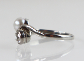 Antieke witgouden ring 'Toi et Moi' met parel en diamant