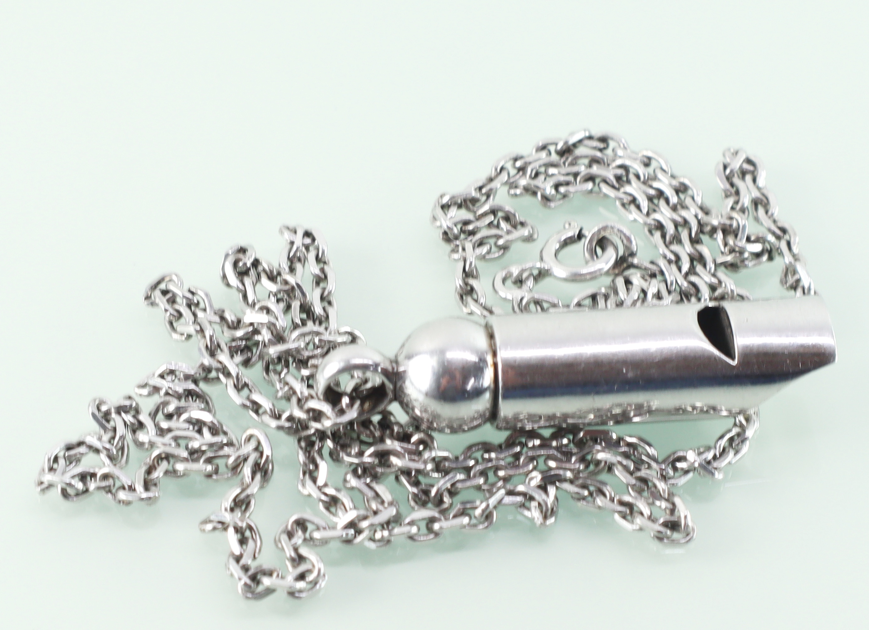 Zilveren echt werkend fluitje aan collier