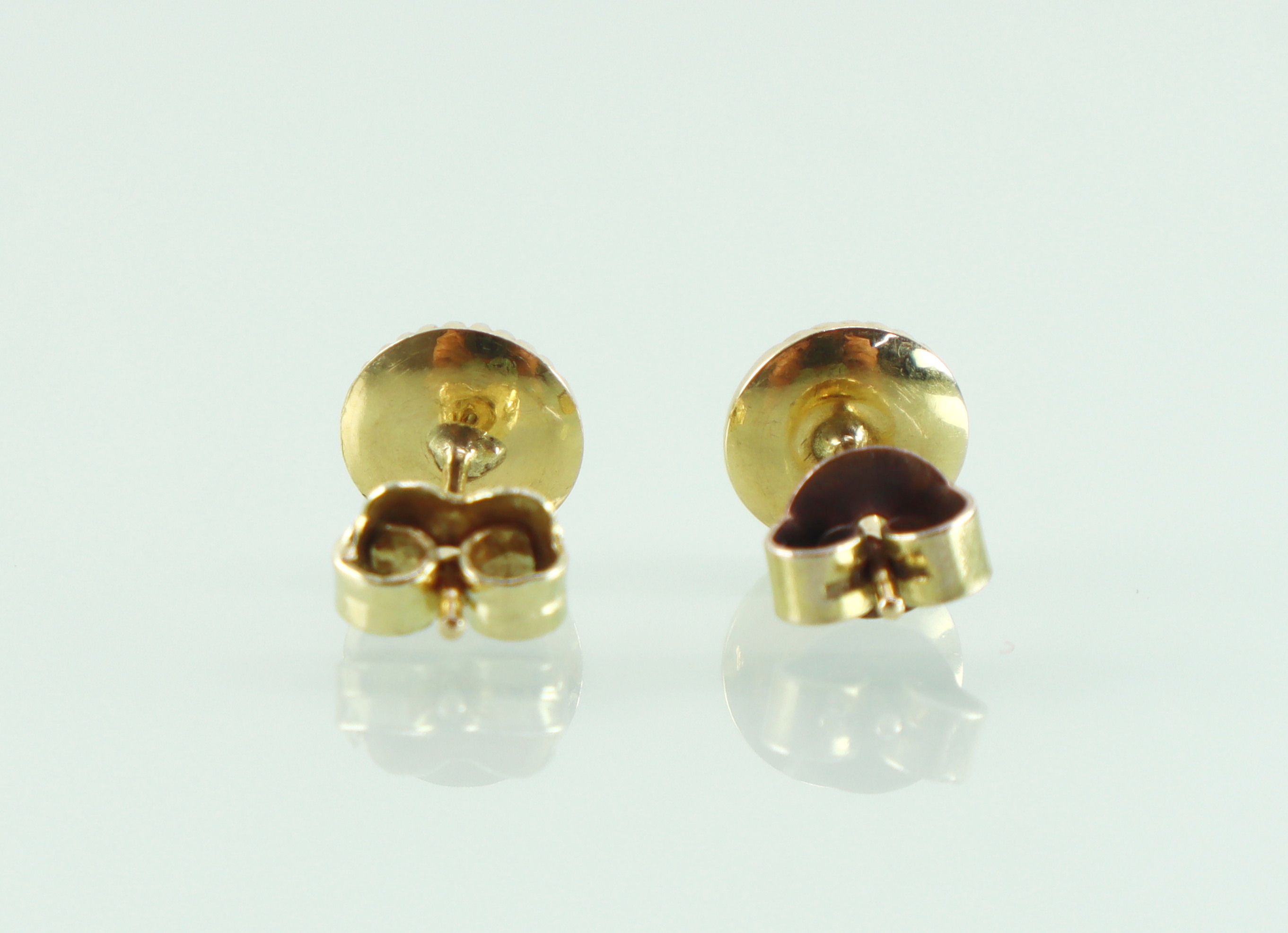 Gouden oorknoppen ribbels 18 karaat