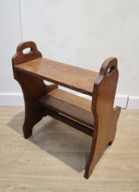 Antiek bibliotheektrapje