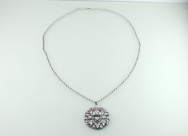 Zilveren Djokja hanger aan collier ca. 1930