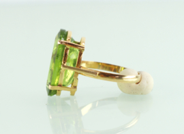 18 karaat gouden ring met grote 10 ct. peridot