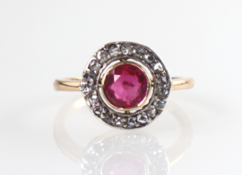 Antieke roségouden ring met robijn en diamantjes