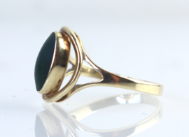 Gouden ring met cabochon malachiet