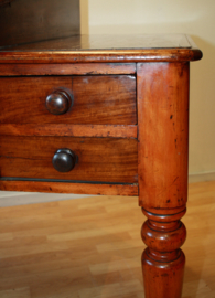 Antiek bureau T&F Smith