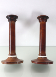 Set antieke houten kandelaars