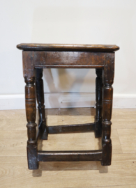 Antieke Engels krukje, Jointstool 17e eeuw