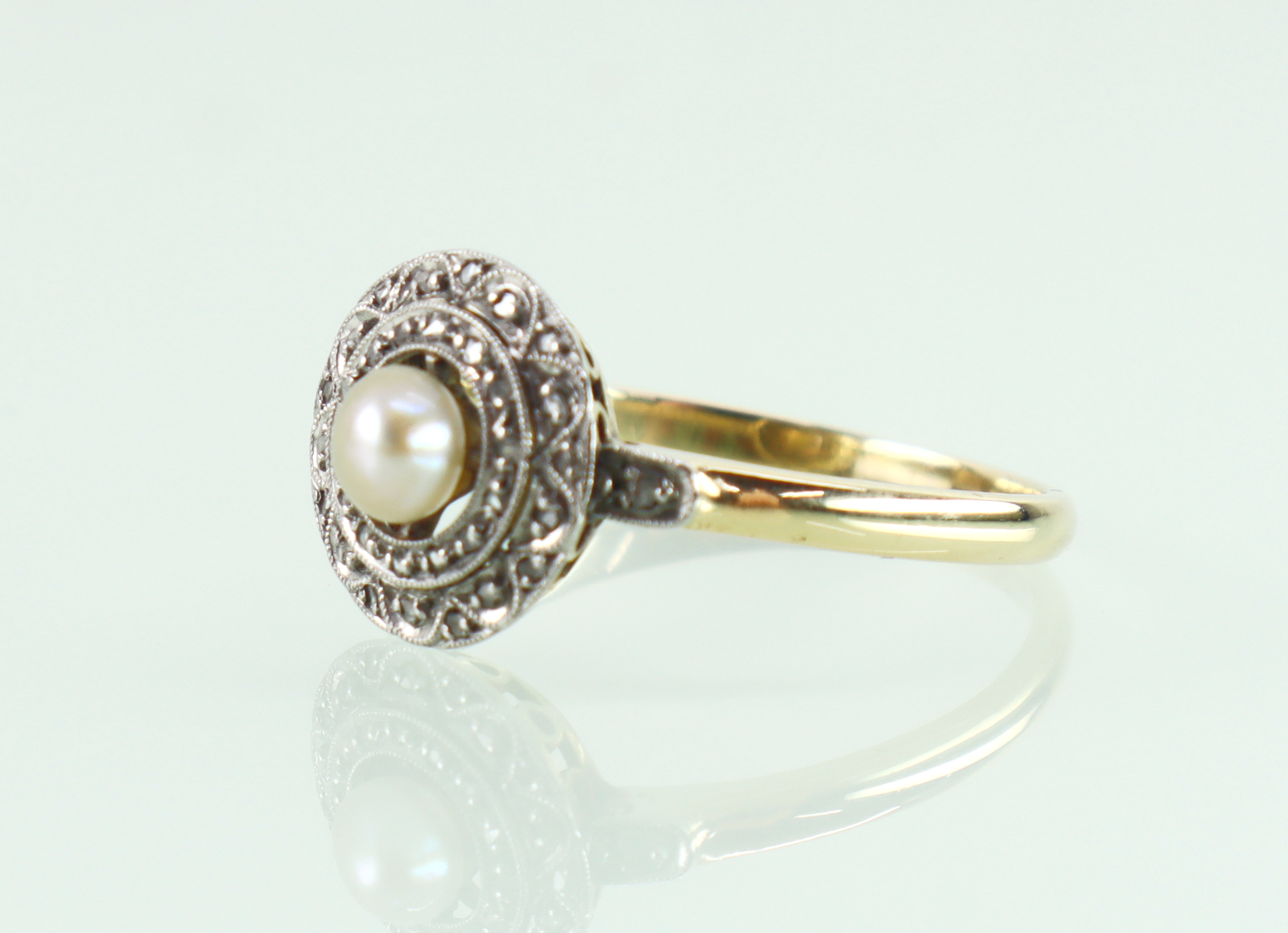 Antieke Franse gouden ring met parel en roosdiamanten